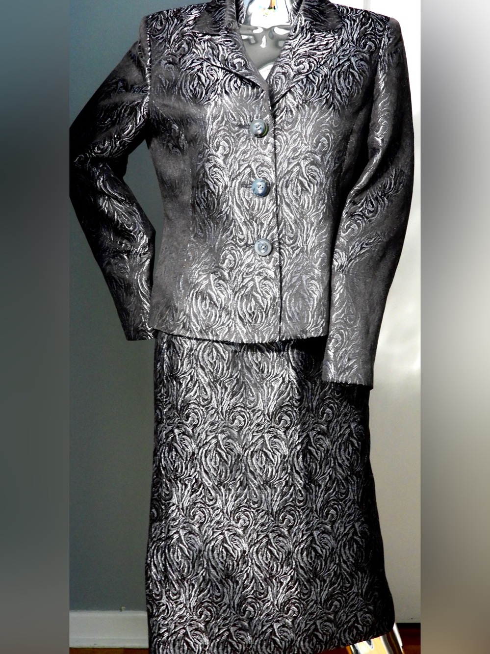 Le Suit size 10 Metallic Textured Black Suit Skirt set